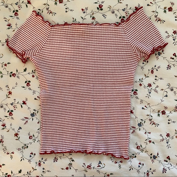 Red and Black Lettuce Trim Off the Shoulder - Picture 2 of 2